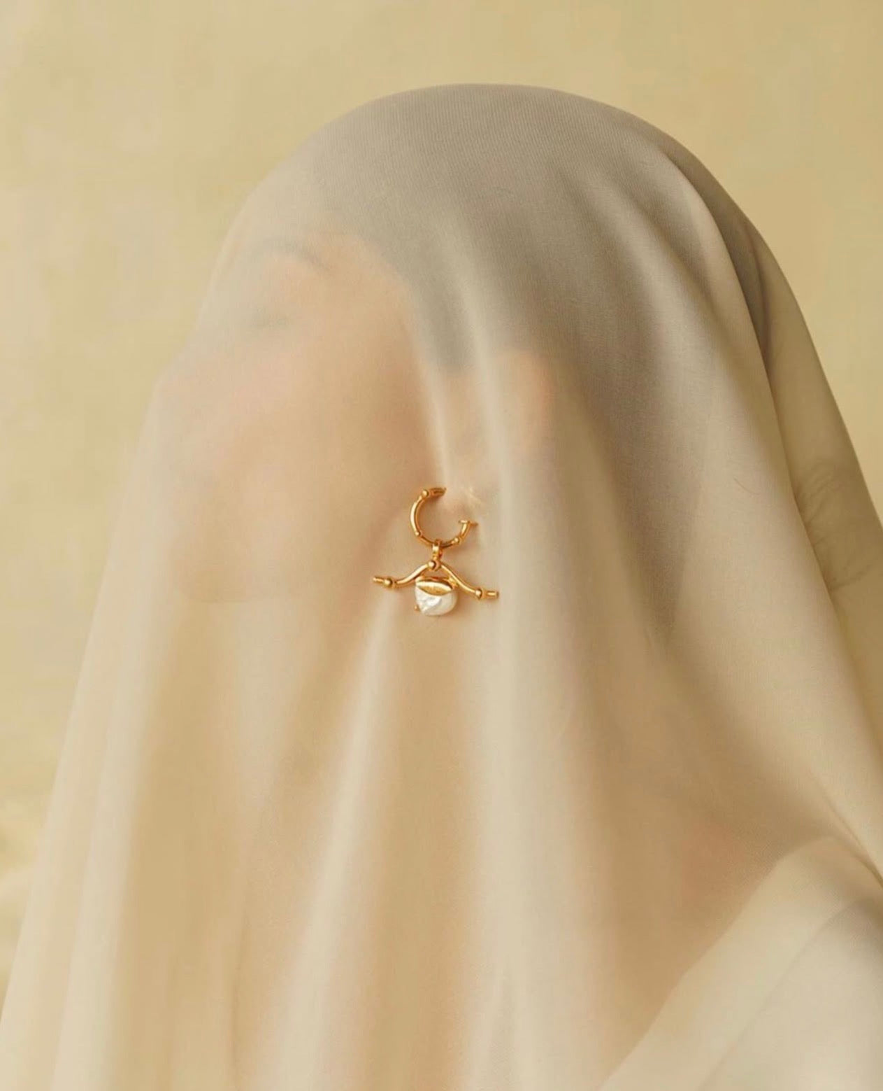 NĀCAR PEARL EARRINGS