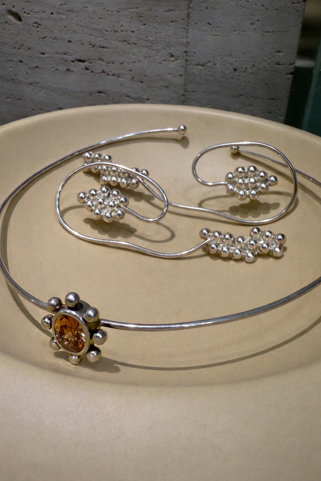 FLOWER CRYSTAL SILVER SPARK CHOKER