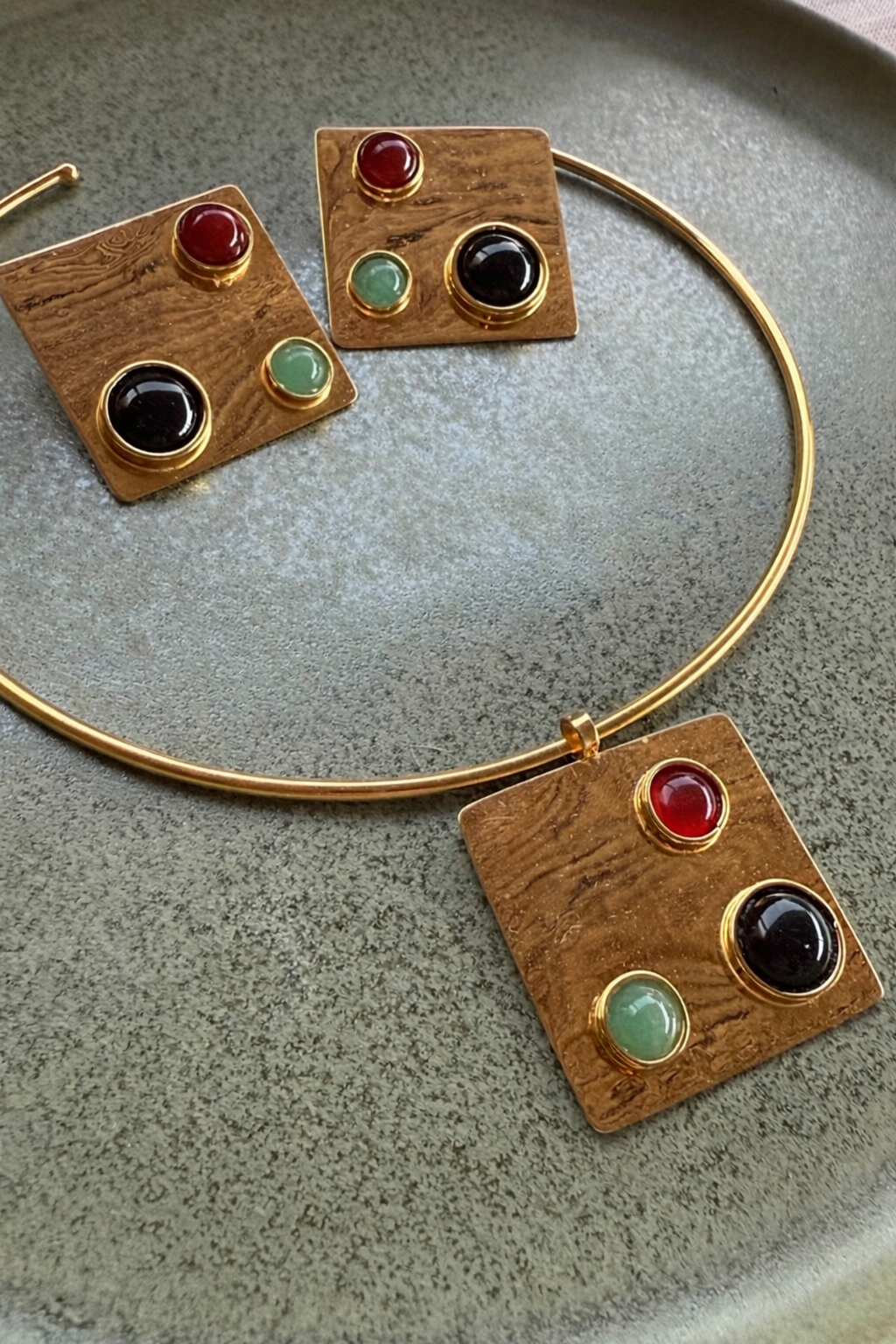 TRIO SQUARE CHOKER