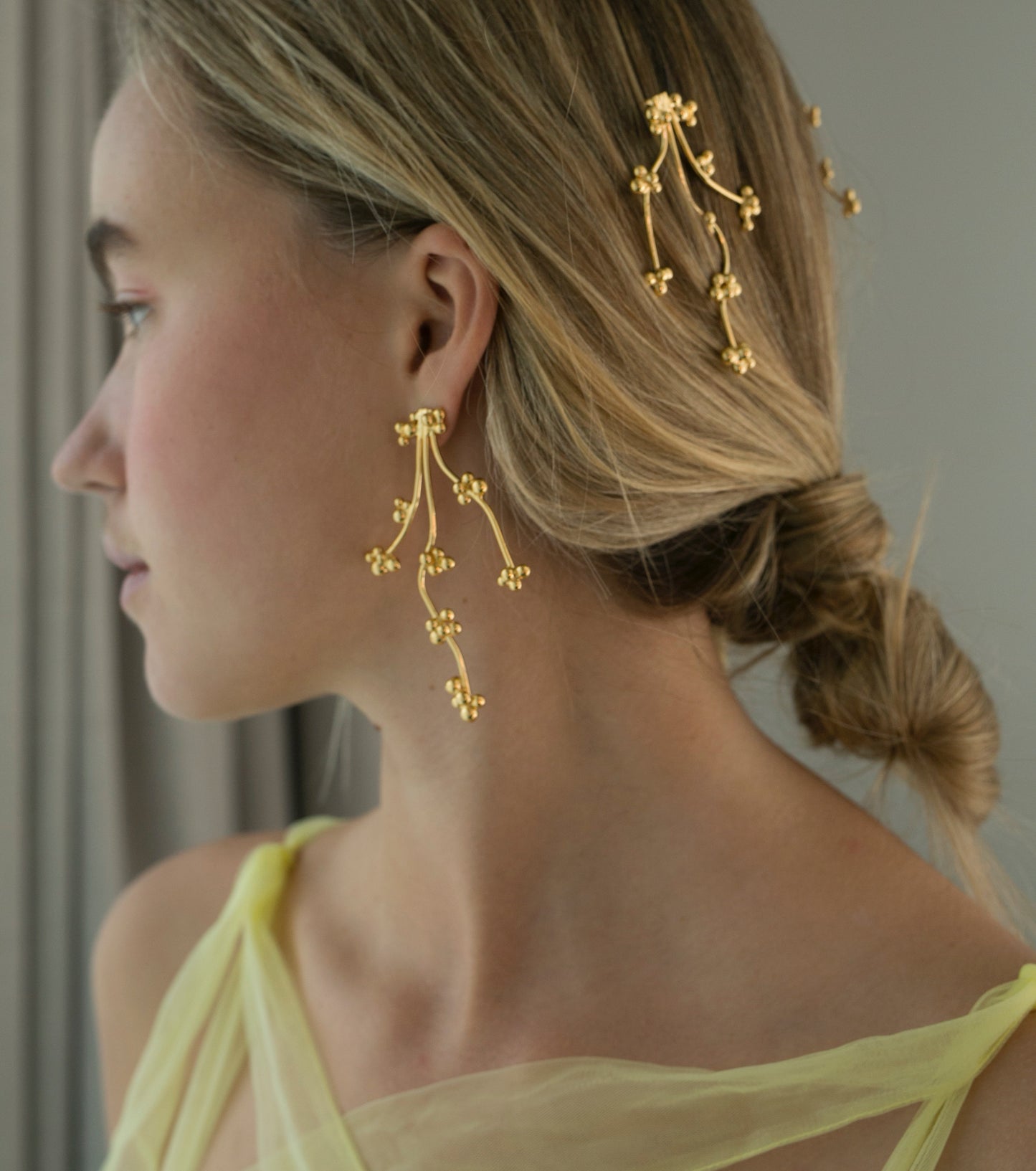 CAVIAR FLOWER EARRINGS