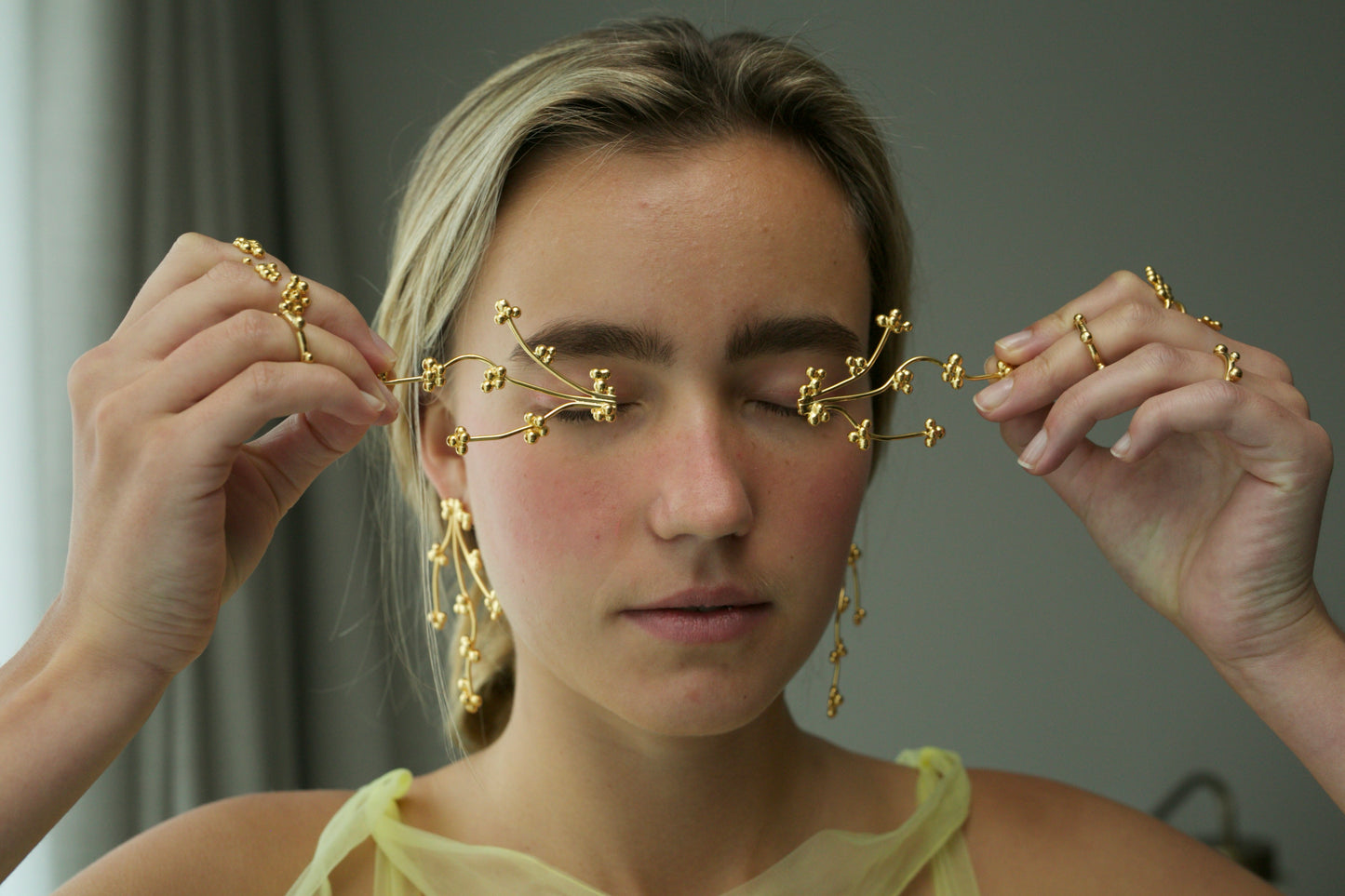 CAVIAR FLOWER EARRINGS