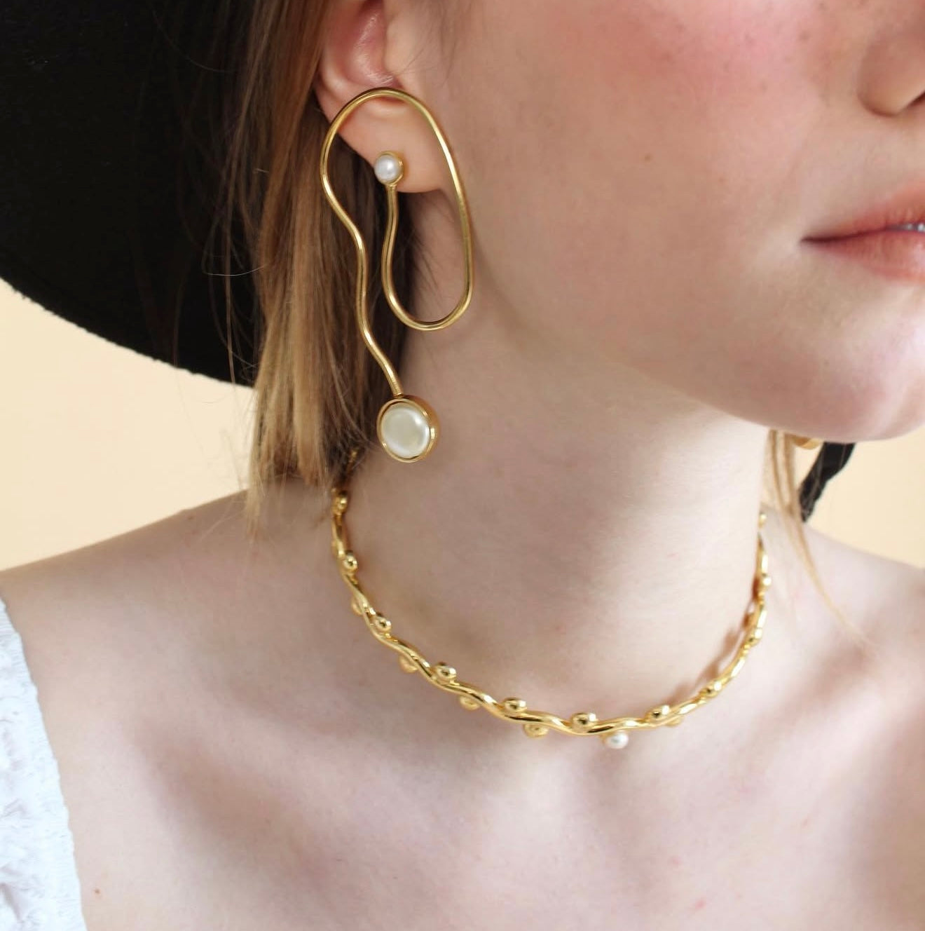 CURVEZ PEARL CHOKER