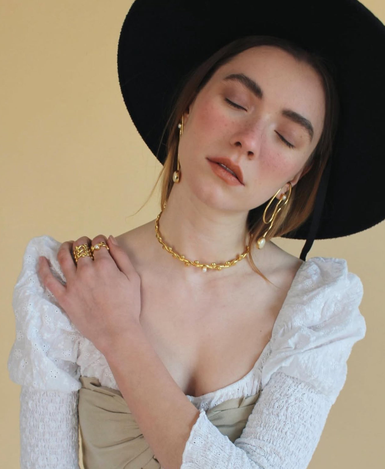CURVEZ PEARL CHOKER